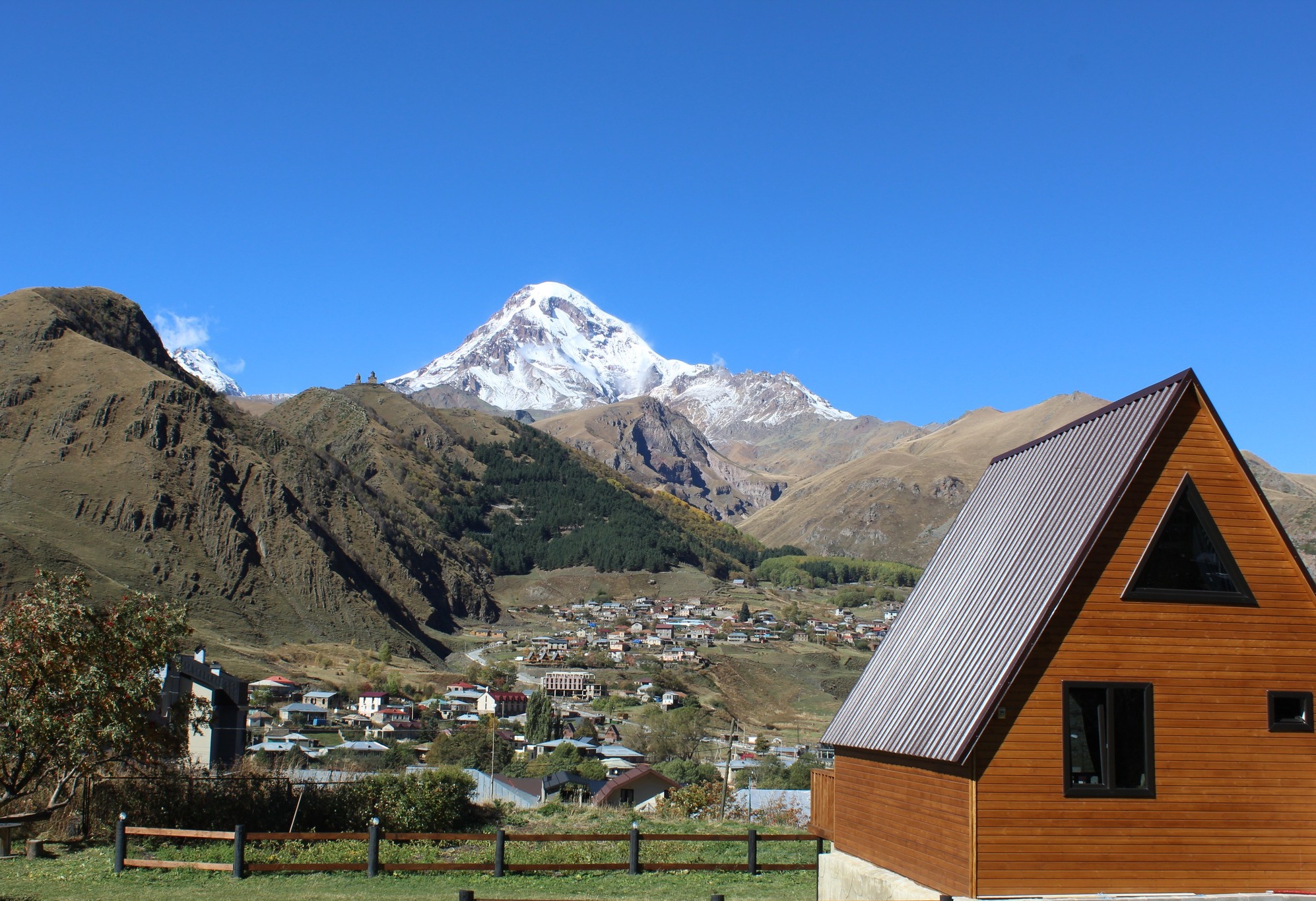Cottage with mountain view